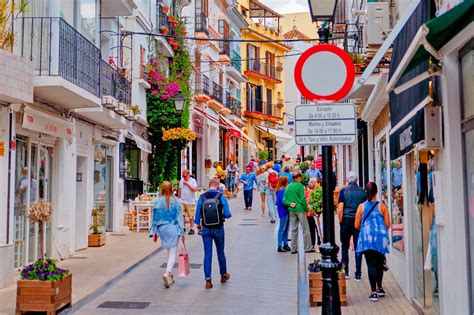 marbella shops.